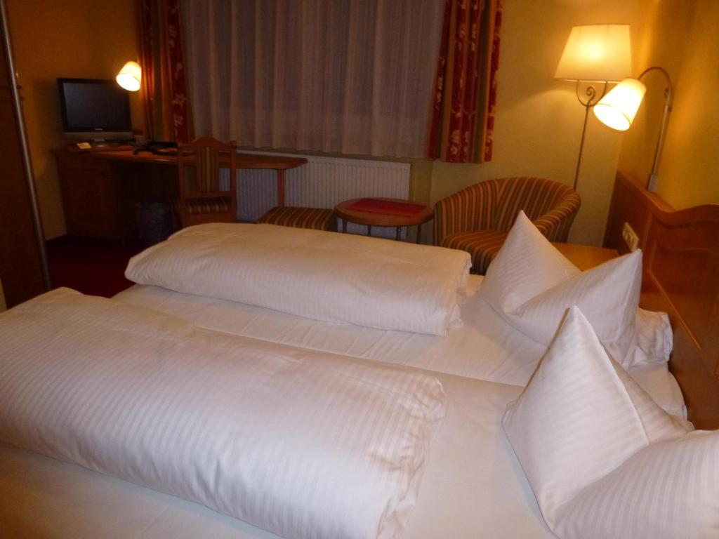 Gasthof Hotel Reif Königstein in der Oberpfalz Esterno foto
